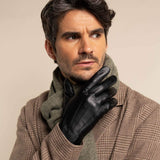 Elijah (black) – Timeless sheepskin leather gloves with luxurious cashmere lining & touchscreen capability