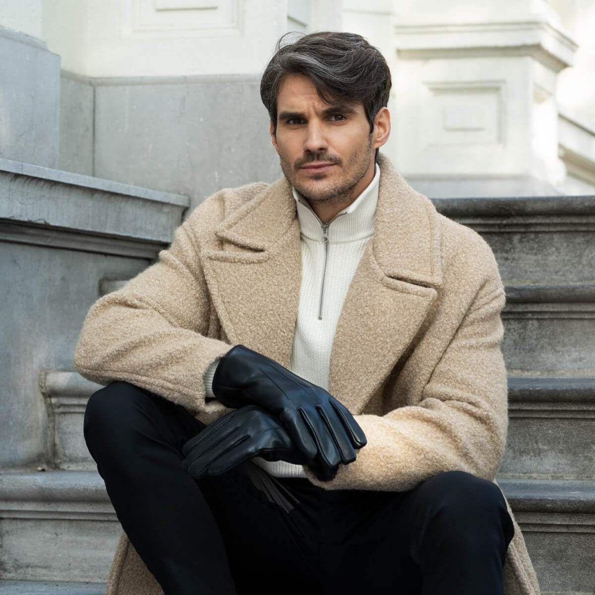 Ethan (black) – Vegan leather gloves with warm fleece lining & touchscreen feature