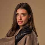 Evelyn (black) - Goatskin leather gloves with soft lambswool lining and touchscreen feature