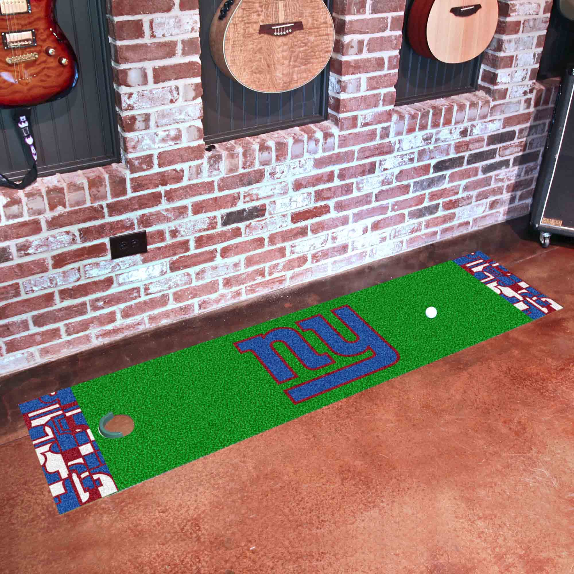 New York Giants Putting Green Mat - 1.5ft. x 6ft. - New York Giants