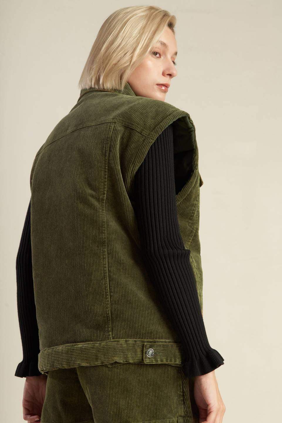 ESCAPING REALITY CORDUROY VEST - Flying Tomato - Flyclothing LLC