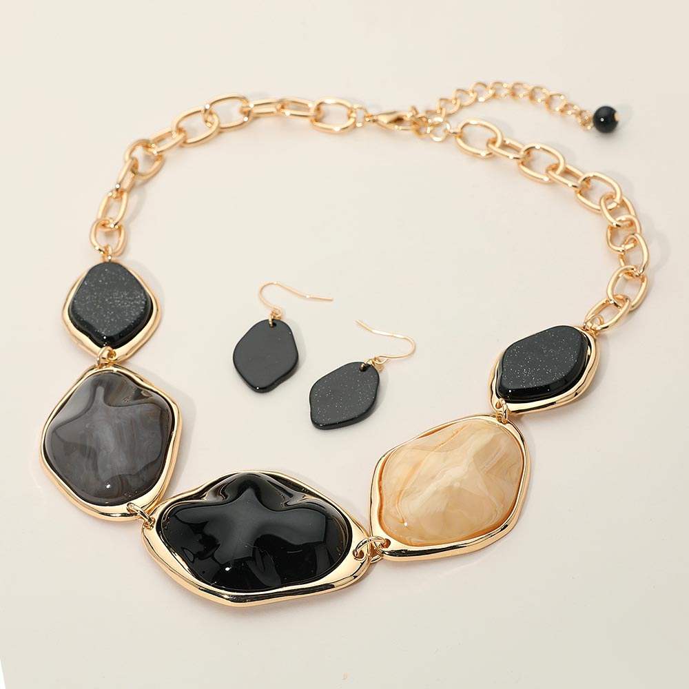 Chunky Bold Resin Pebble Plate Link Statement Necklace - Madeline Love - Flyclothing LLC