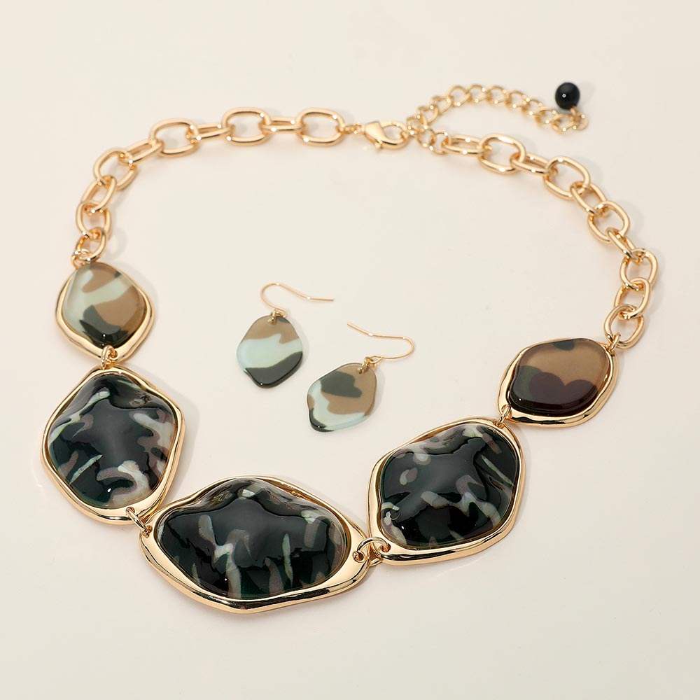 Chunky Bold Resin Pebble Plate Link Statement Necklace - Madeline Love - Flyclothing LLC