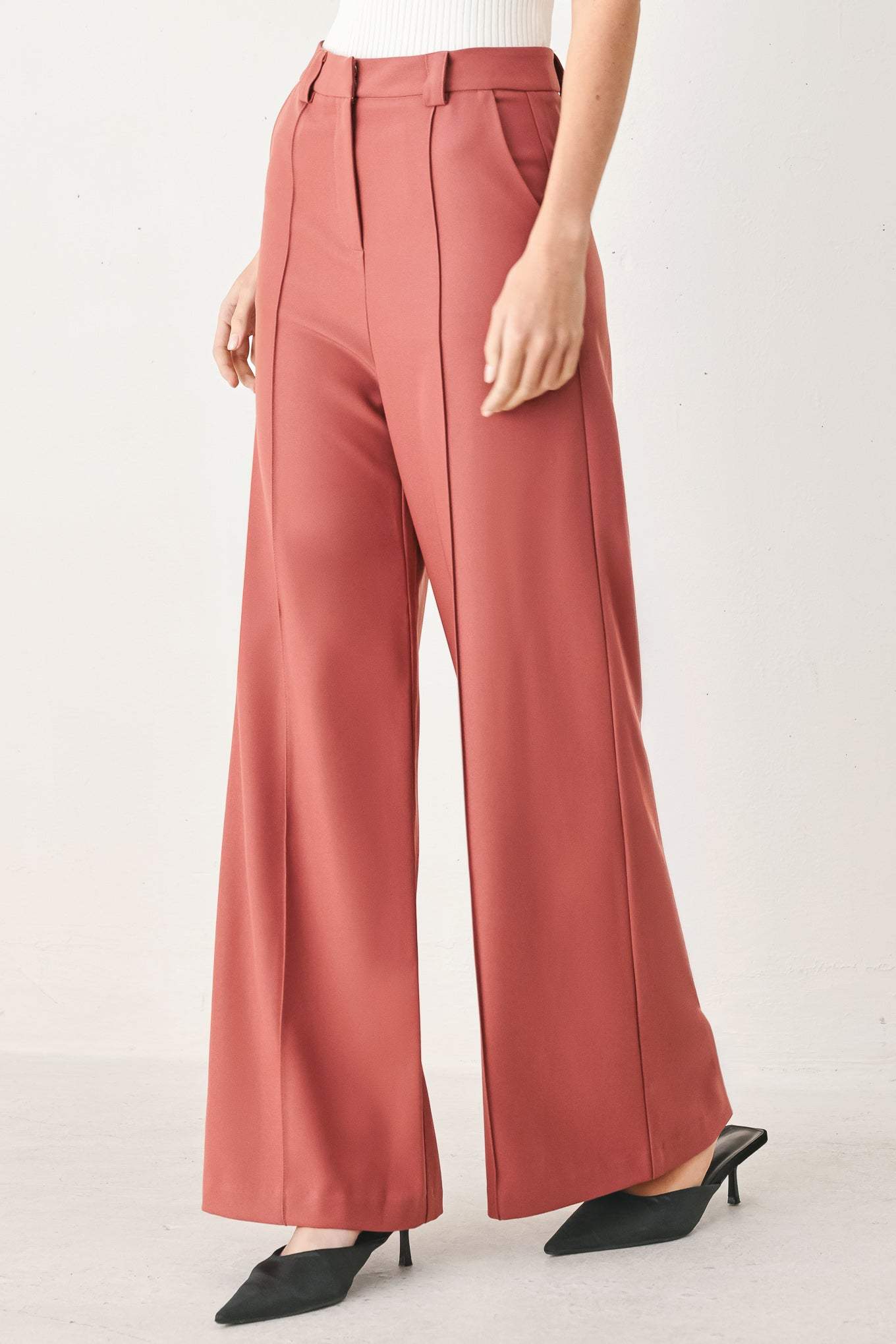 MODERN FLOW WOVEN PANTS
