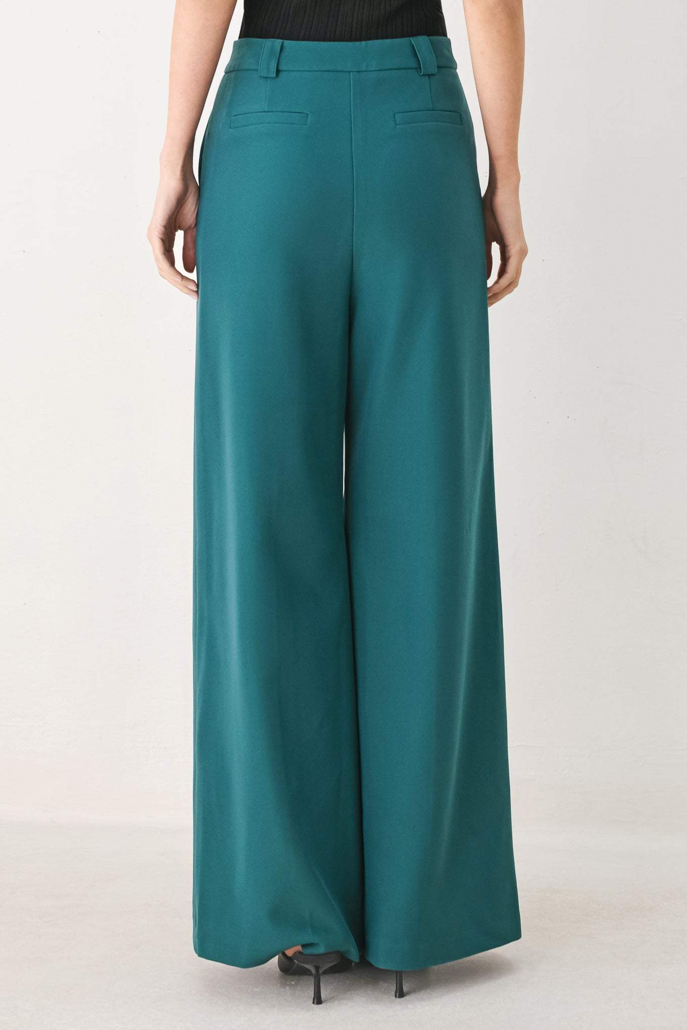 MODERN FLOW WOVEN PANTS