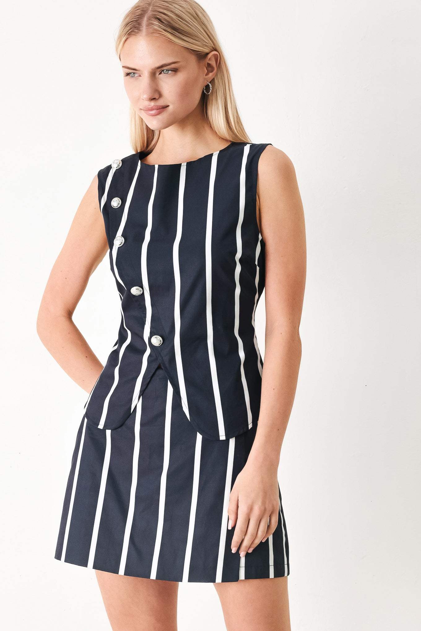 DARK RHYTHM STRIPE WOVEN SKORT - Flying Tomato - Flyclothing LLC