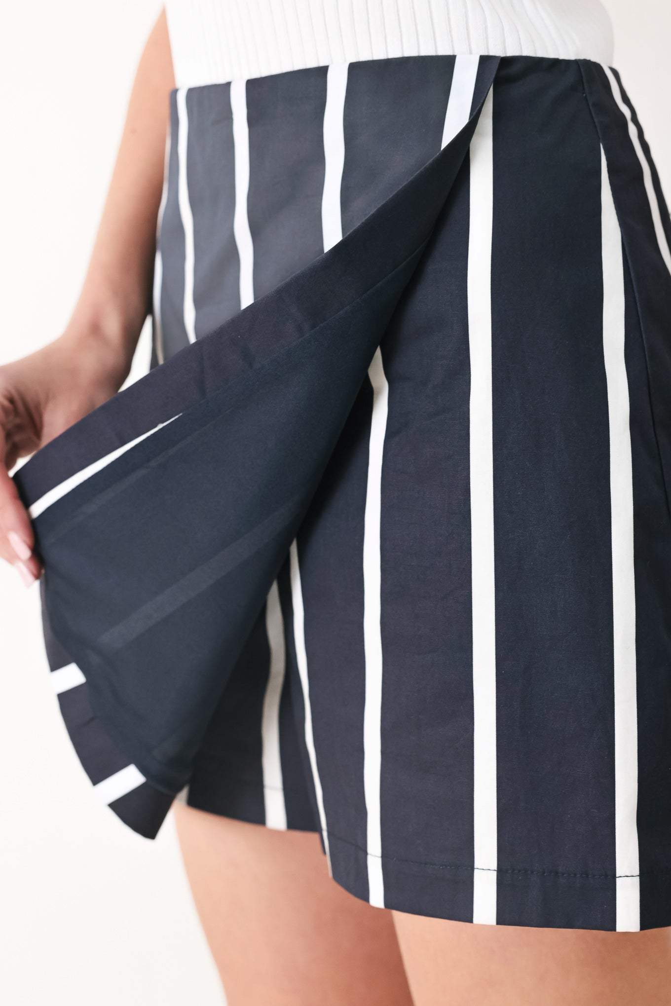 DARK RHYTHM STRIPE WOVEN SKORT - Flying Tomato - Flyclothing LLC