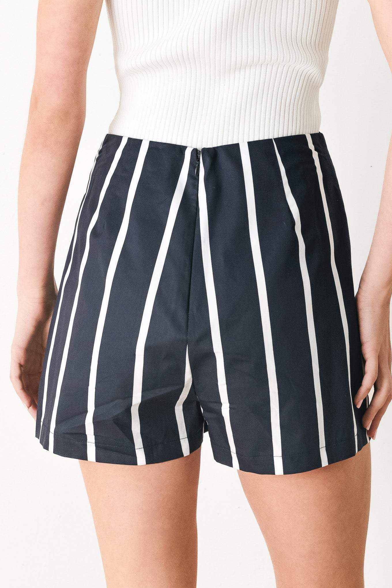 DARK RHYTHM STRIPE WOVEN SKORT - Flying Tomato - Flyclothing LLC