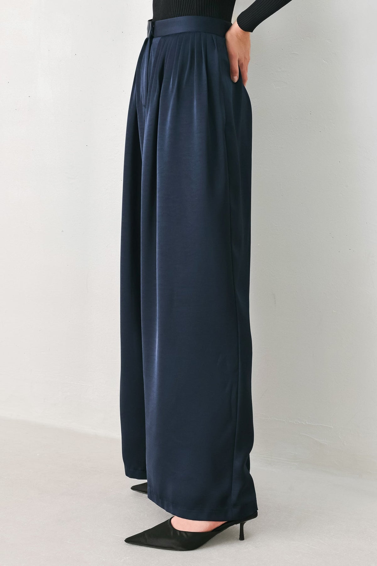 NAVY KNOT NAVY PLEATED WIDE-LEG PANTS - Flying Tomato - Flyclothing LLC