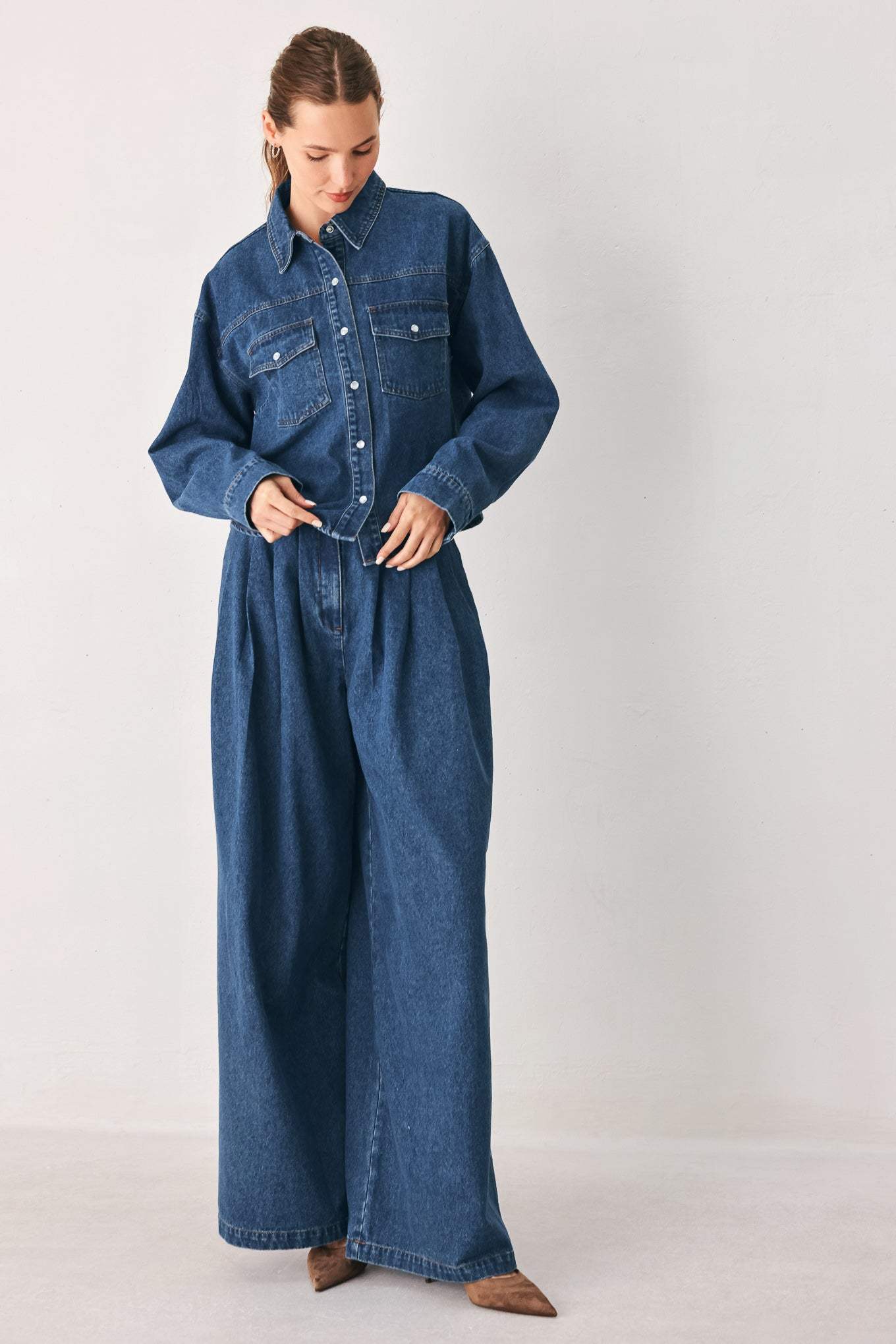 BLUE ECHO PLEATED DENIM JACKET - Flying Tomato - Flyclothing LLC
