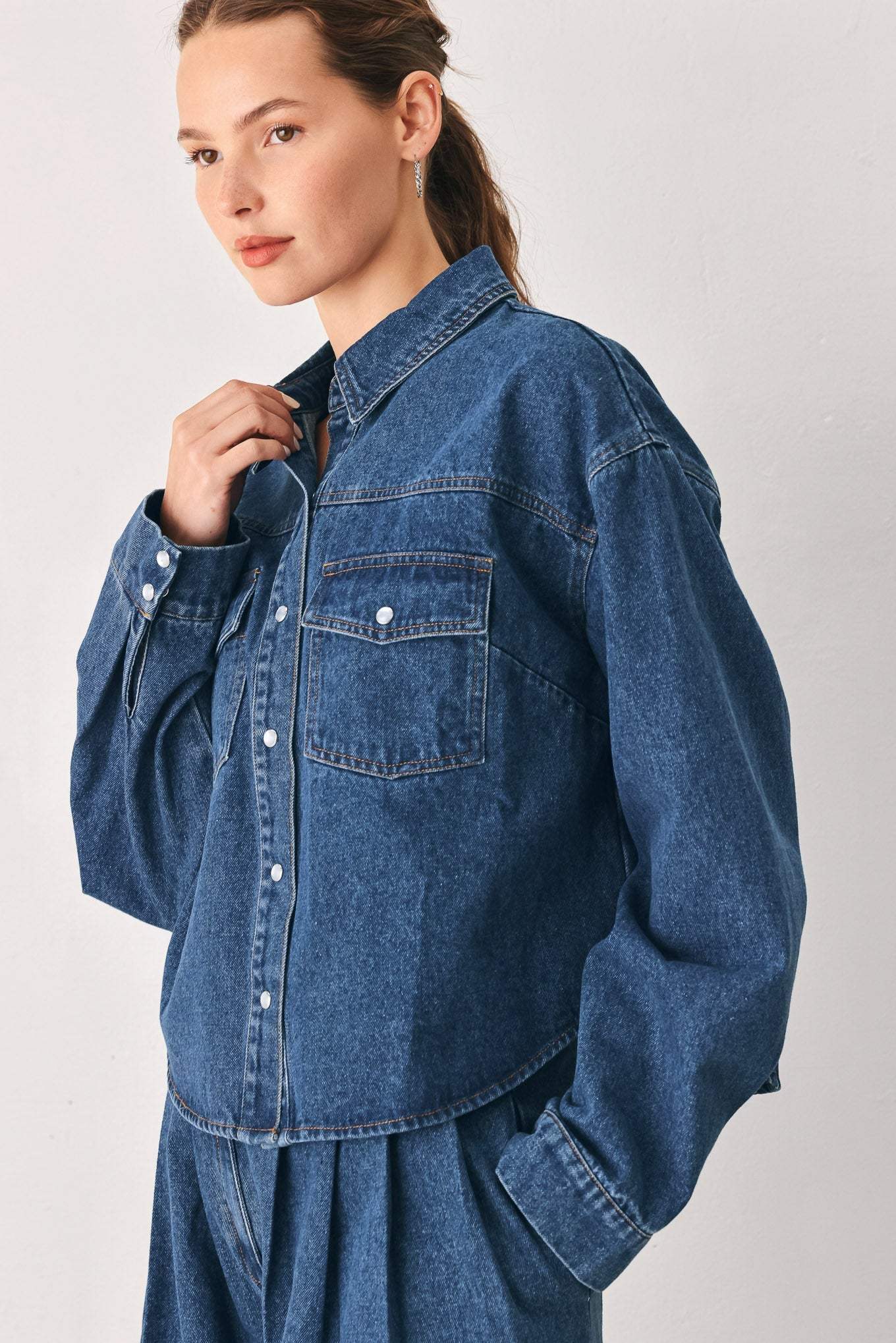 BLUE ECHO PLEATED DENIM JACKET - Flying Tomato - Flyclothing LLC