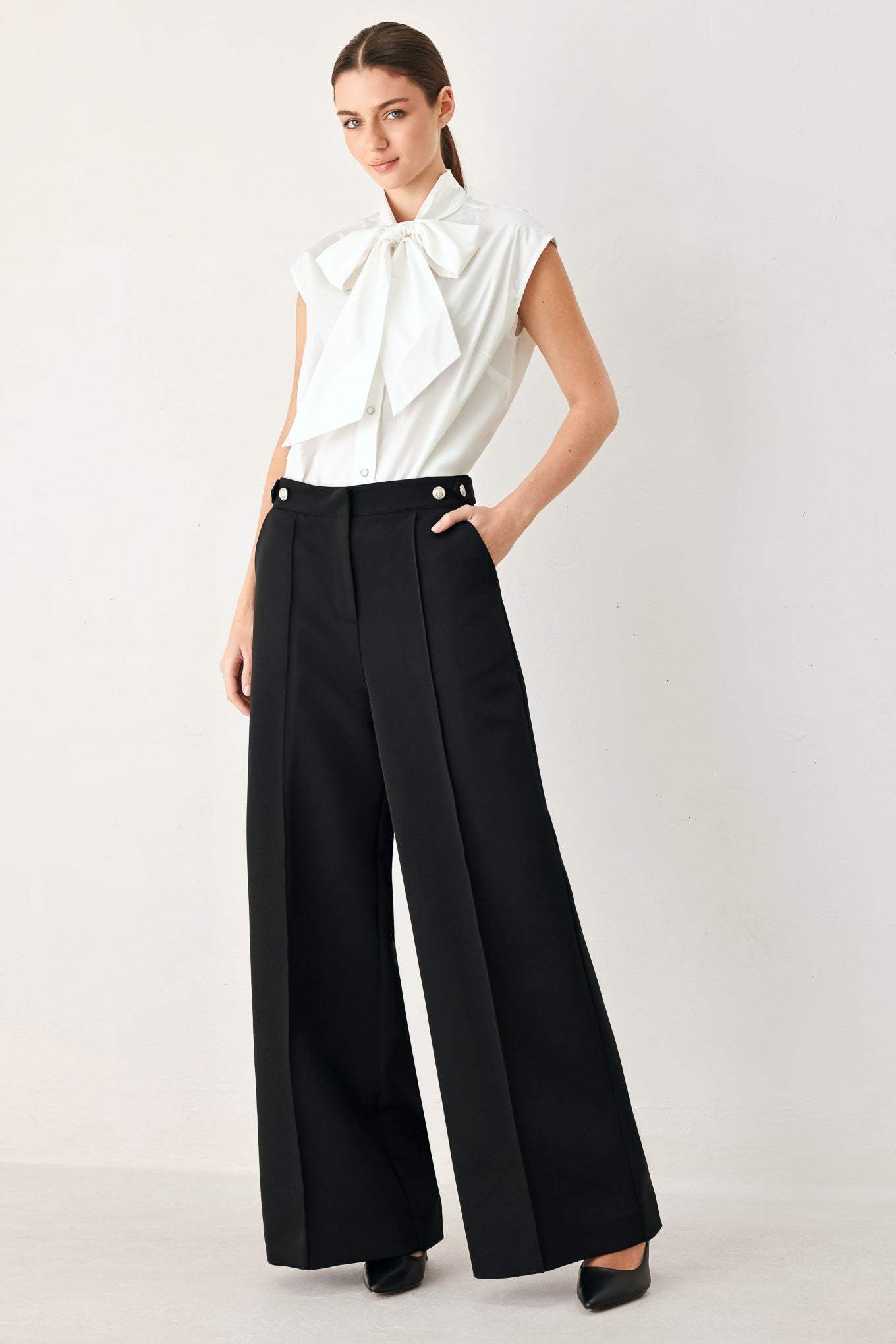 MODERN STATEMENT BOW WOVEN TOP