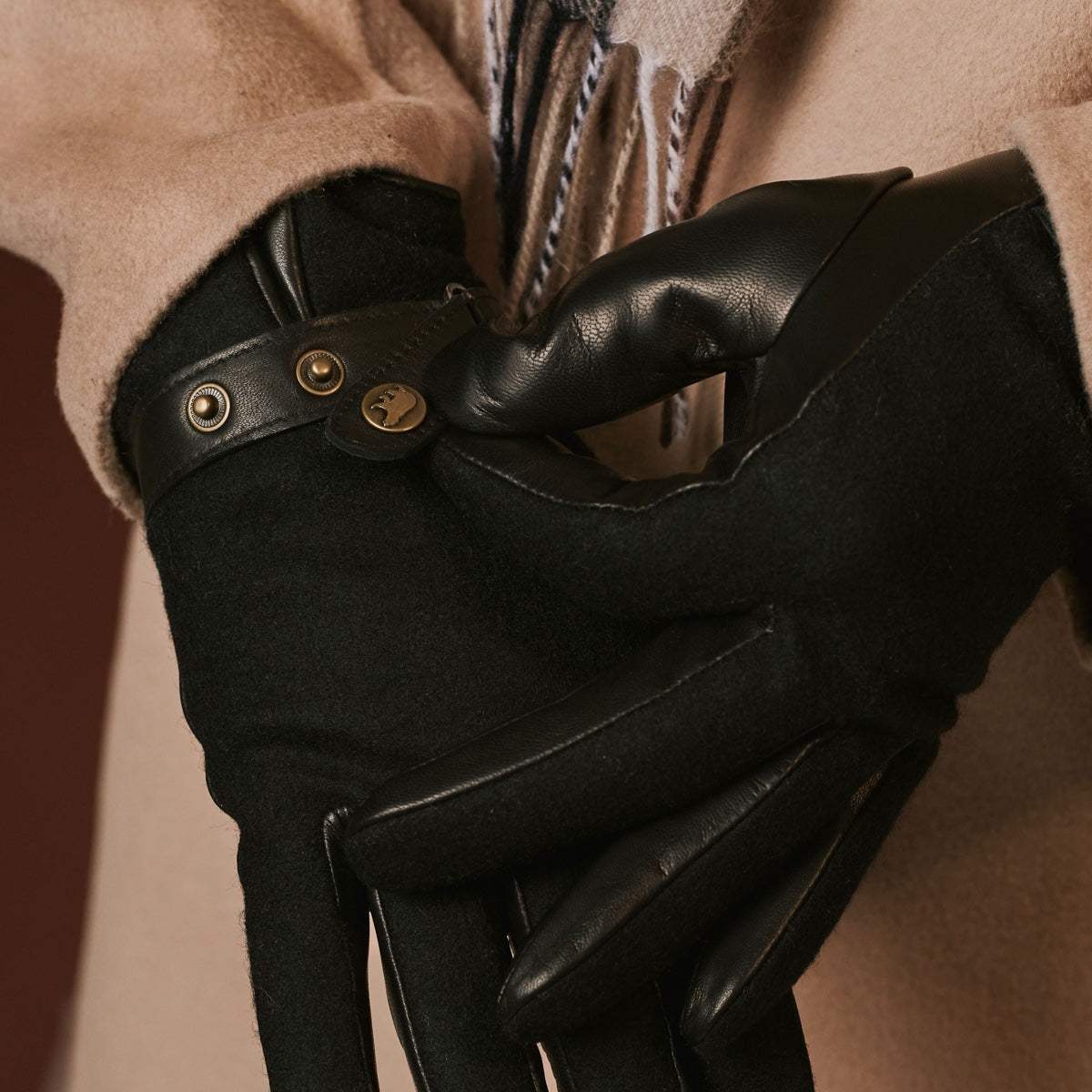 Fabrizio (black) – Tweed men's gloves with touchscreen capability and adjustable snap button - Leather Gloves Online - Flyclothing LLC