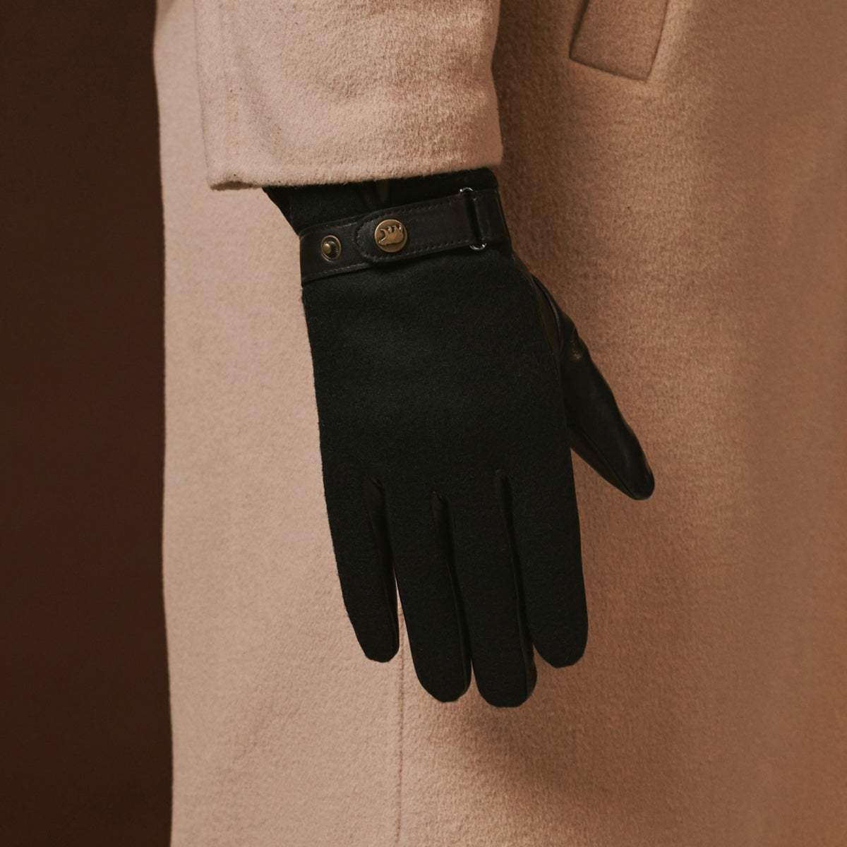 Fabrizio (black) – Tweed men's gloves with touchscreen capability and adjustable snap button - Leather Gloves Online - Flyclothing LLC