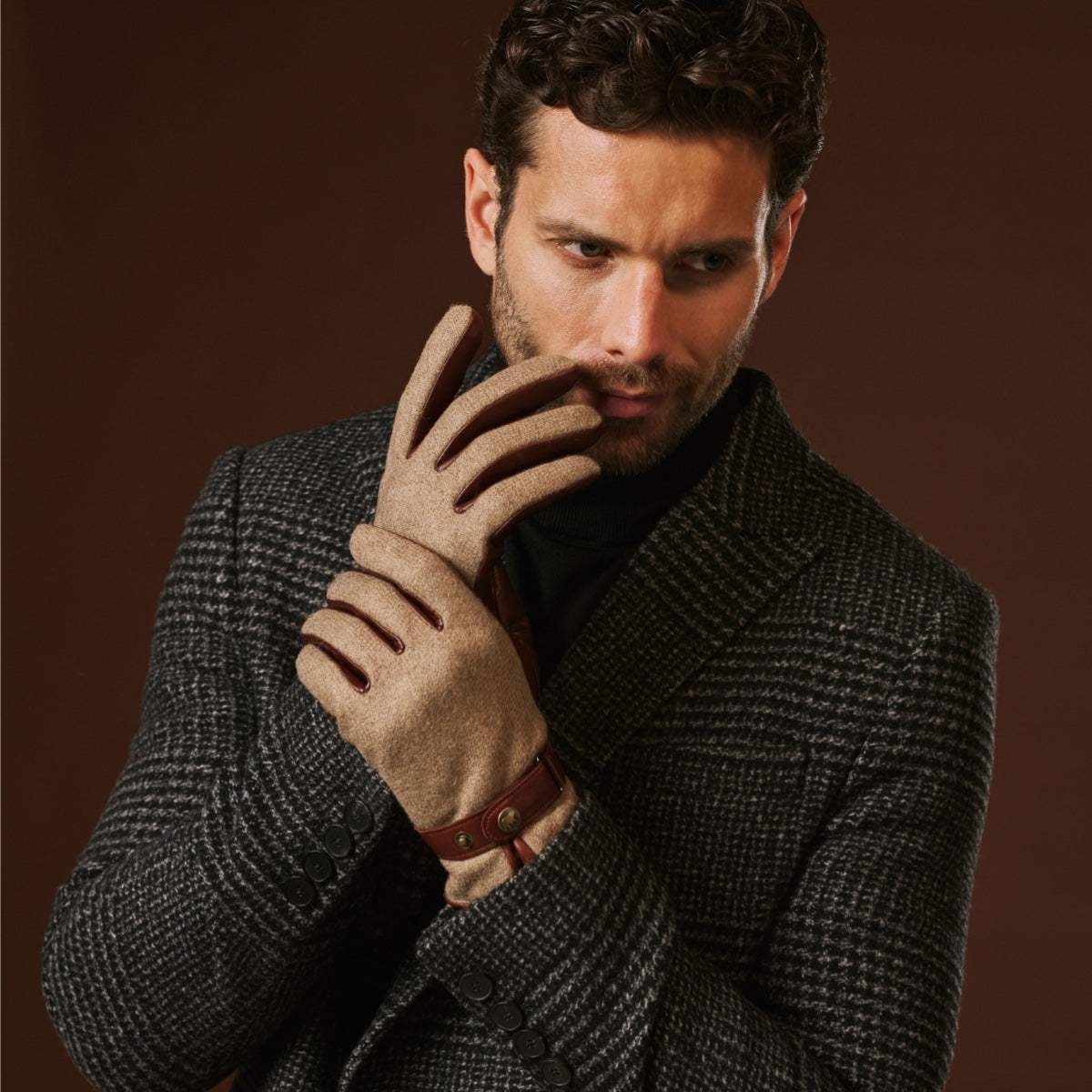 Fabrizio (brown) - Italian tweed men’s gloves with touchscreen capability and adjustable snap button