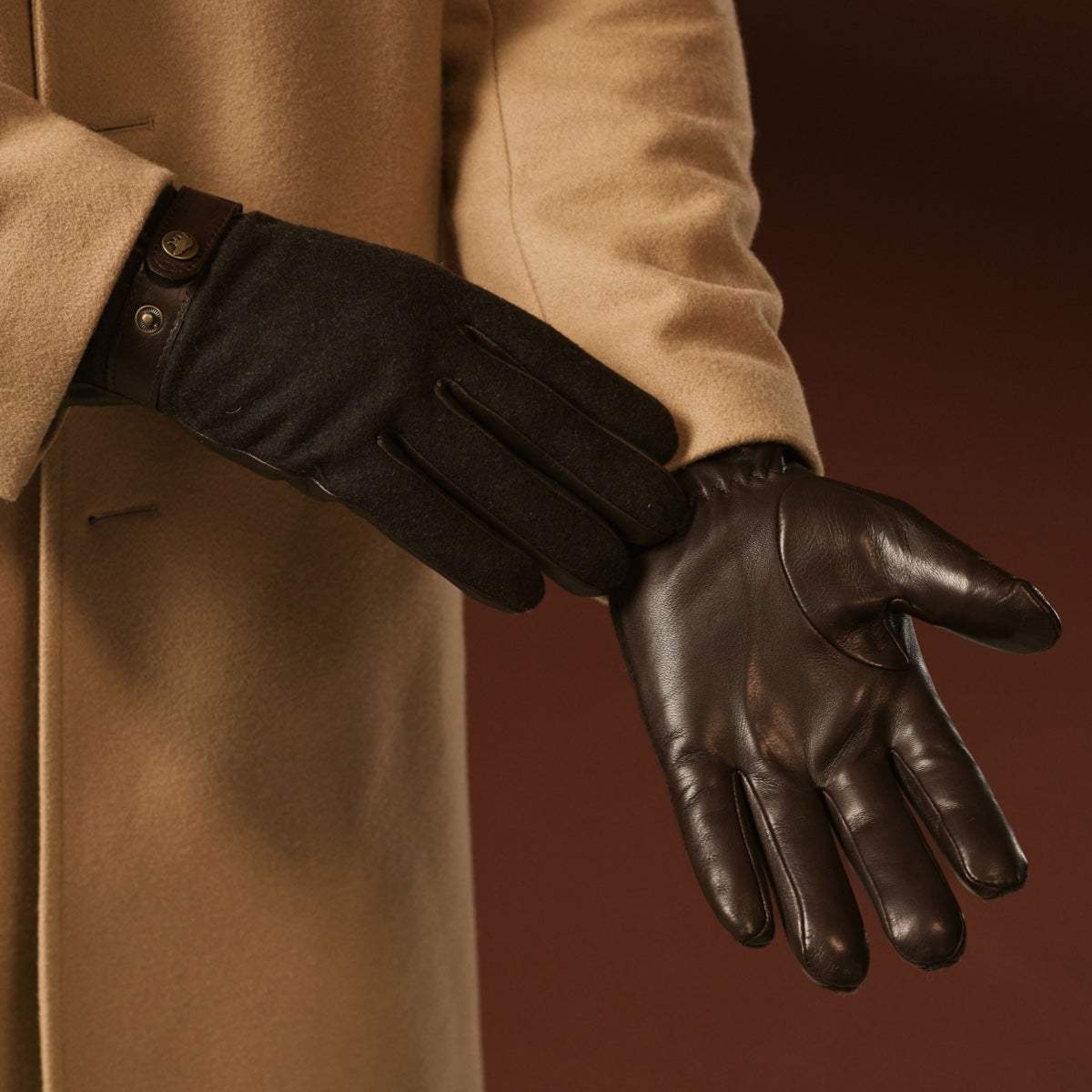 Fabrizio (dark brown) - Italian tweed men’s gloves with touchscreen capability and adjustable snap button