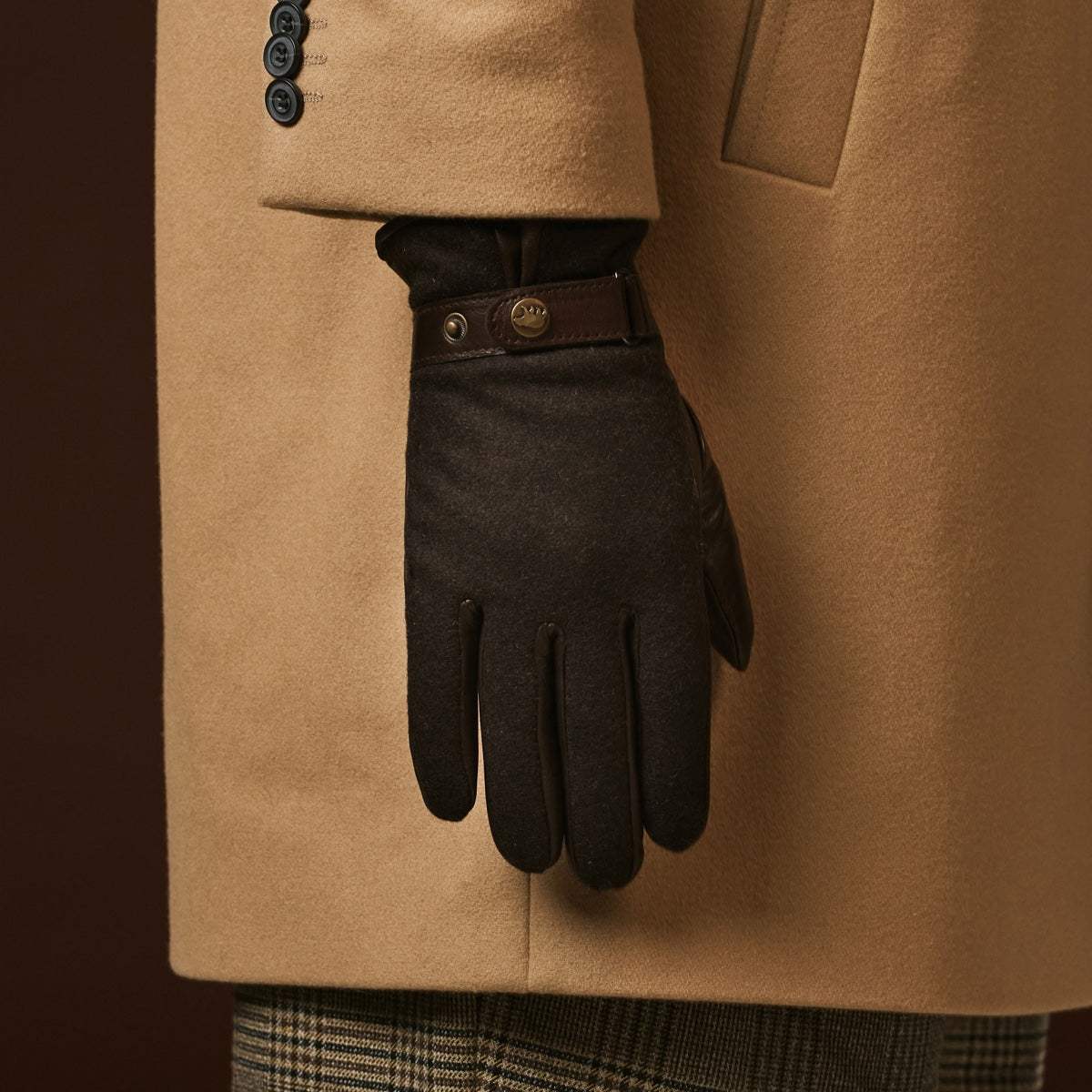 Fabrizio (dark brown) - Italian tweed men’s gloves with touchscreen capability and adjustable snap button