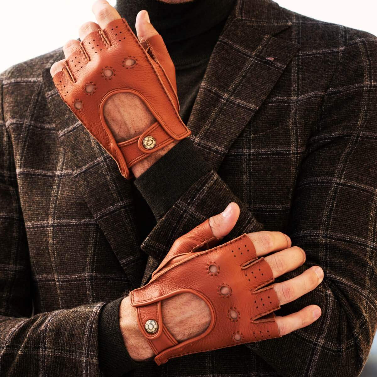 Vincenzo (brown) - Fingerless Italian driving gloves made of American deerskin leather