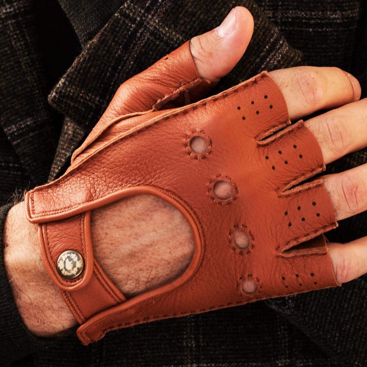 Vincenzo (brown) - Fingerless Italian driving gloves made of American deerskin leather