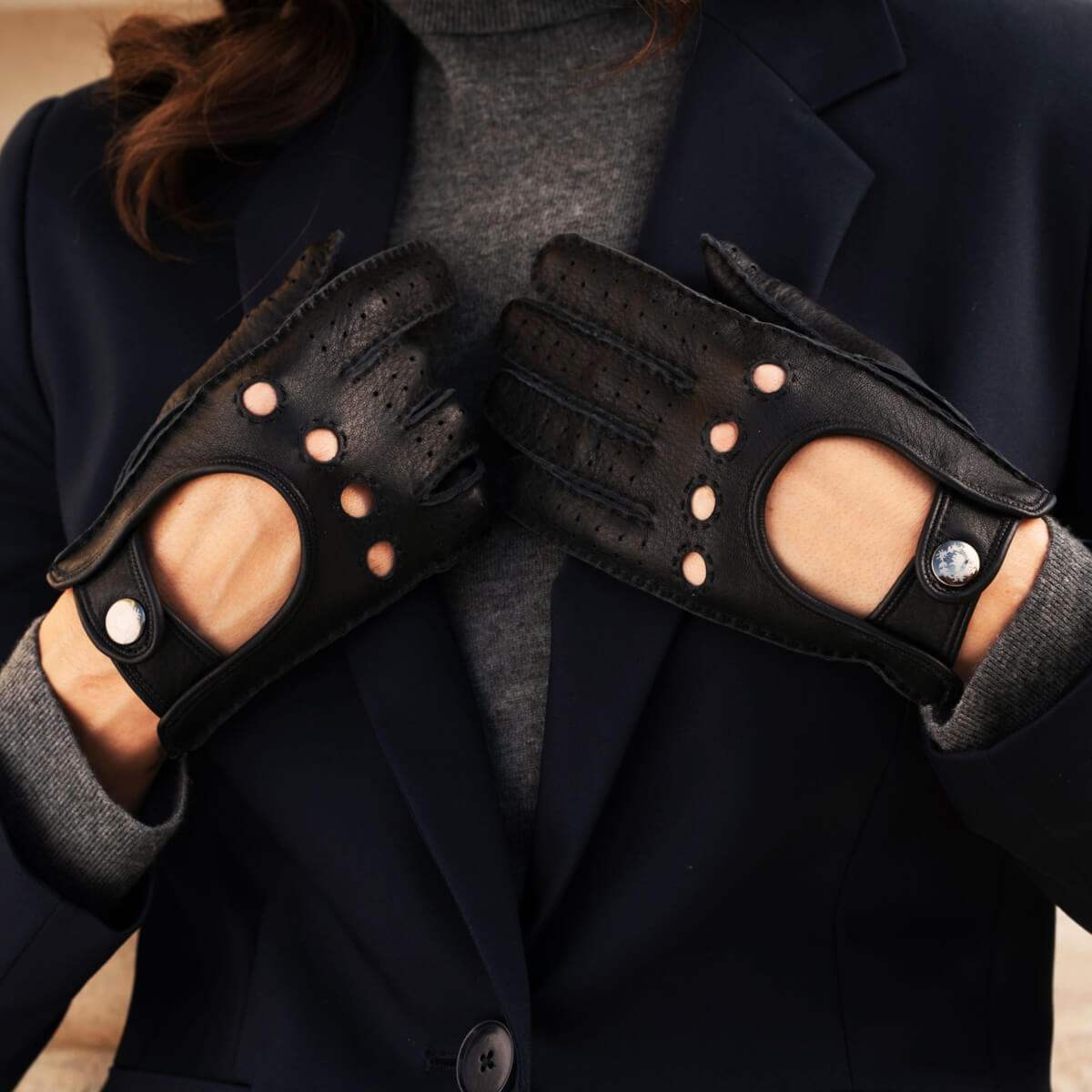 Maria (black) - Italian driving gloves made of American deerskin leather