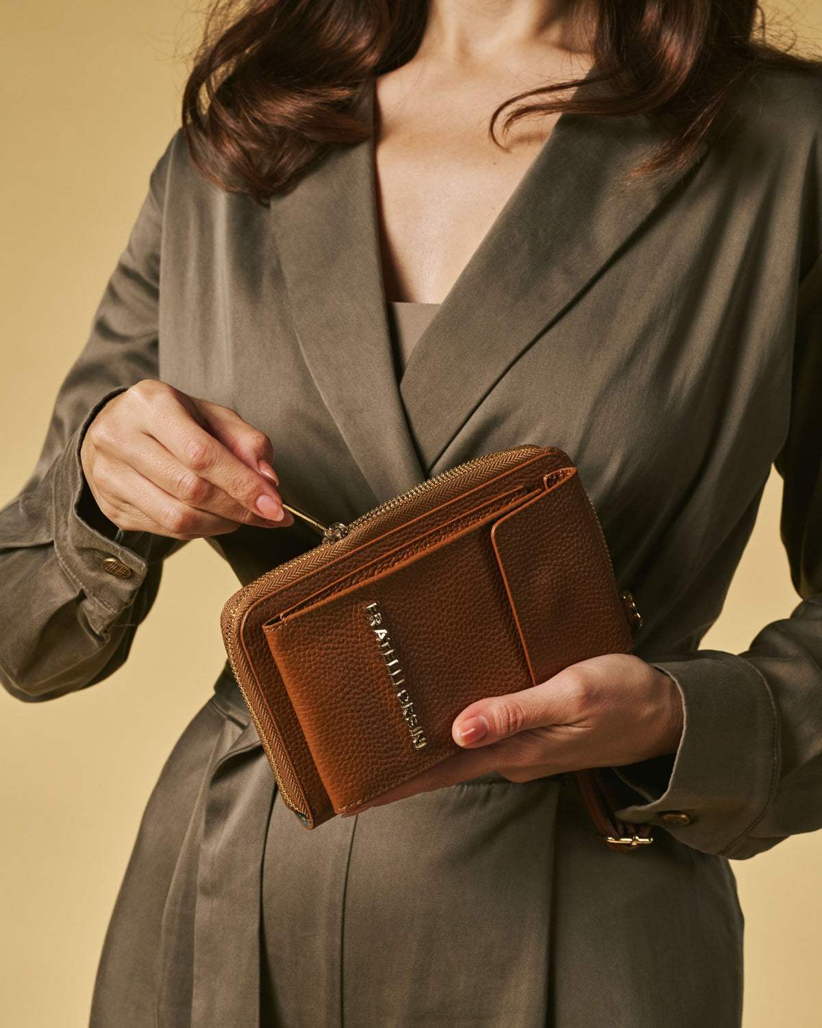 Giada (cognac) - Italian women's crossbody phone wallet with shoulder strap