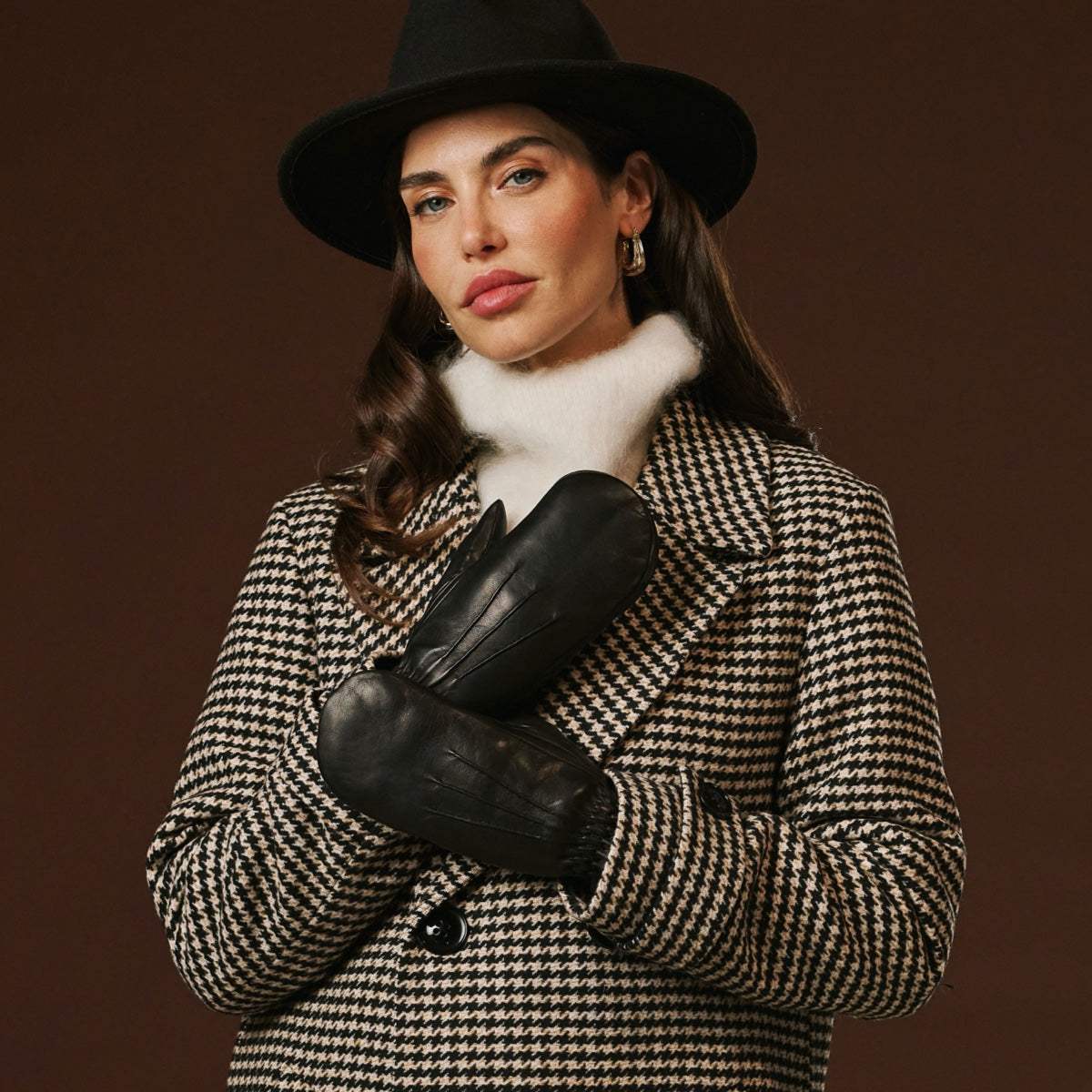 Gianetta (black) - Italian lambskin mittens with luxurious lambswool lining
