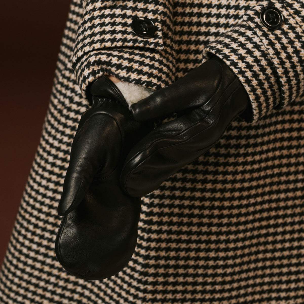 Gianetta (black) - Italian lambskin mittens with luxurious lambswool lining