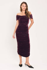 PLUM EMBRACE PLUM VELVET OFF-SHOULDER RUCHED MIDI DRESS - Flying Tomato - Flyclothing LLC