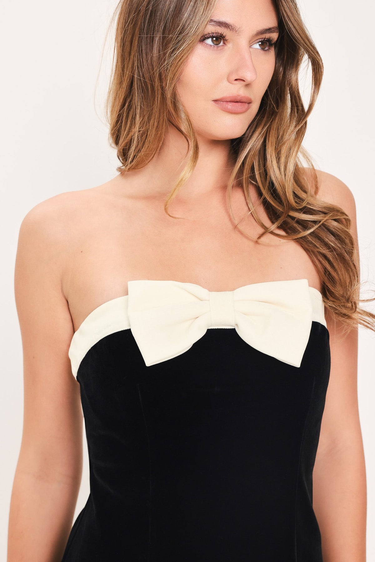BOW & VELVET BLACK/IVORY BOW-DETAIL MINI DRESS - Flying Tomato - Flyclothing LLC