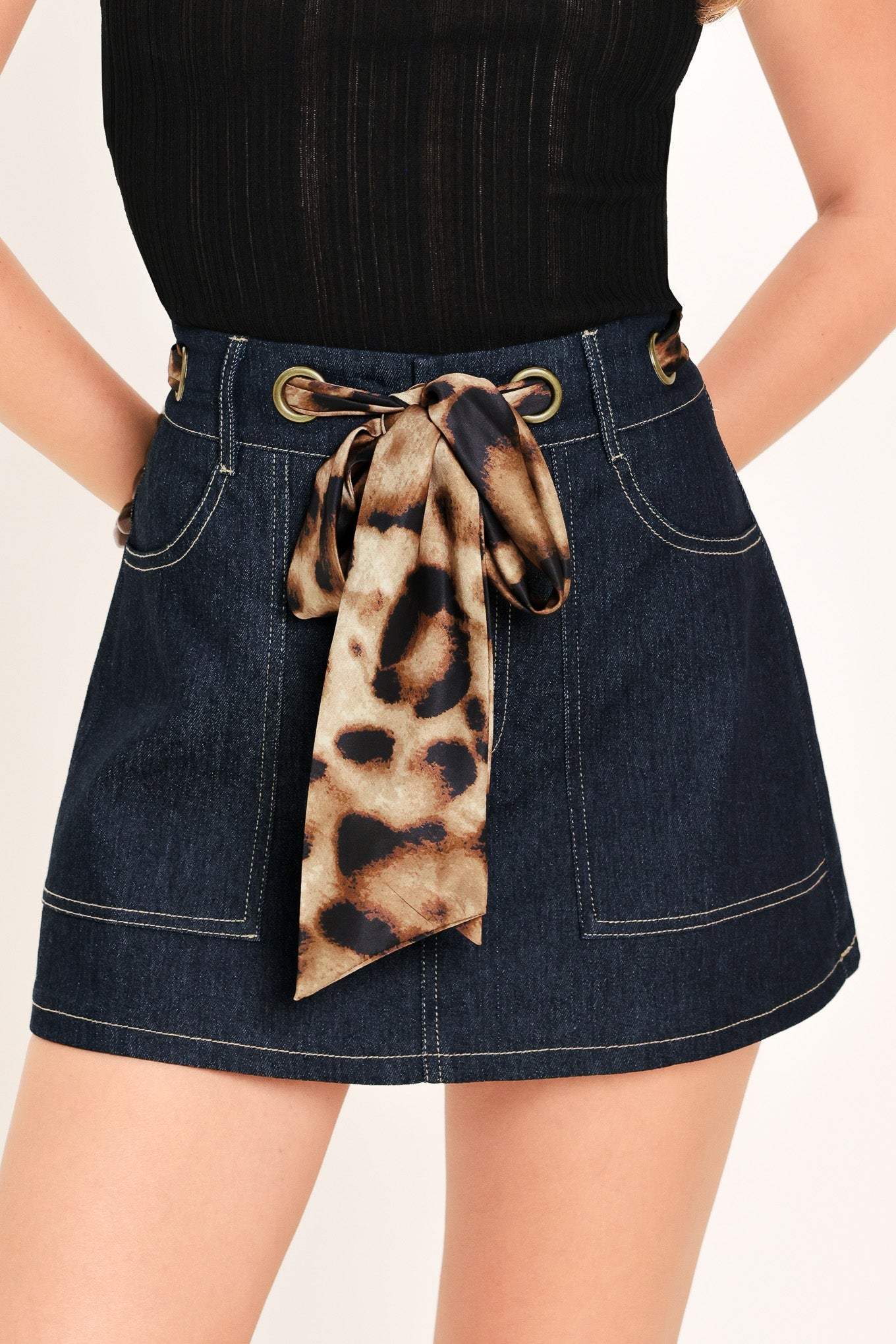 LEOPARD TIE DENIM SKORT