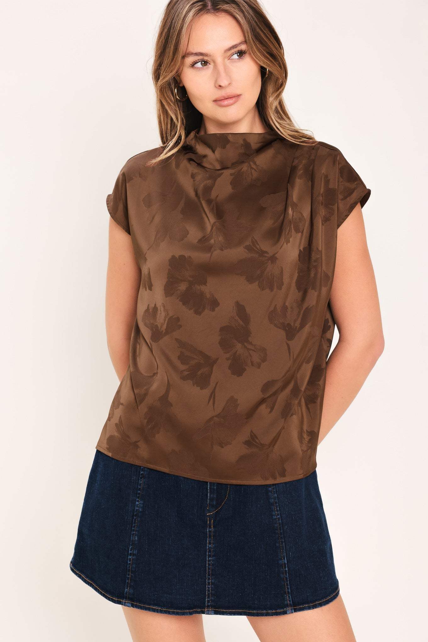 CHOCOLATE FLORAL WOVEN JACQUARD TOP