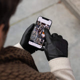 Julian (black) - Classic sheepskin leather gloves with warm fleece lining and touchscreen feature