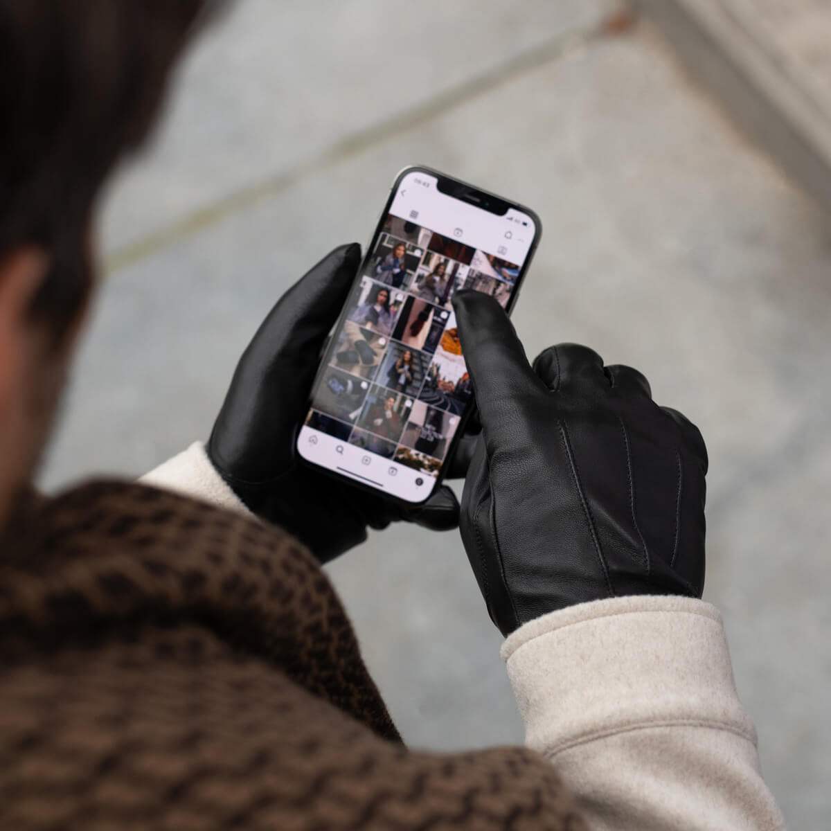 Julian (black) - Classic sheepskin leather gloves with warm fleece lining and touchscreen feature