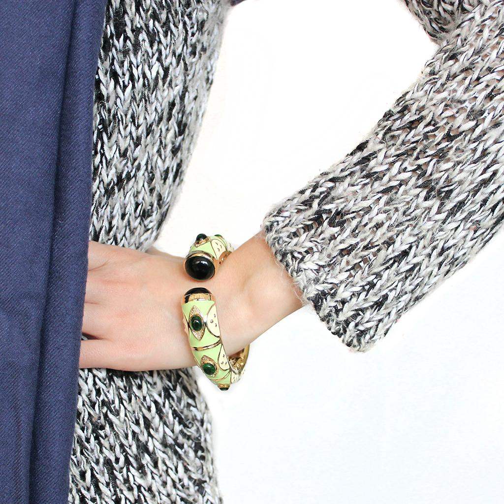 LO4267 - Gold Brass Bangle with Synthetic in Emerald - Alamode - Flyclothing LLC