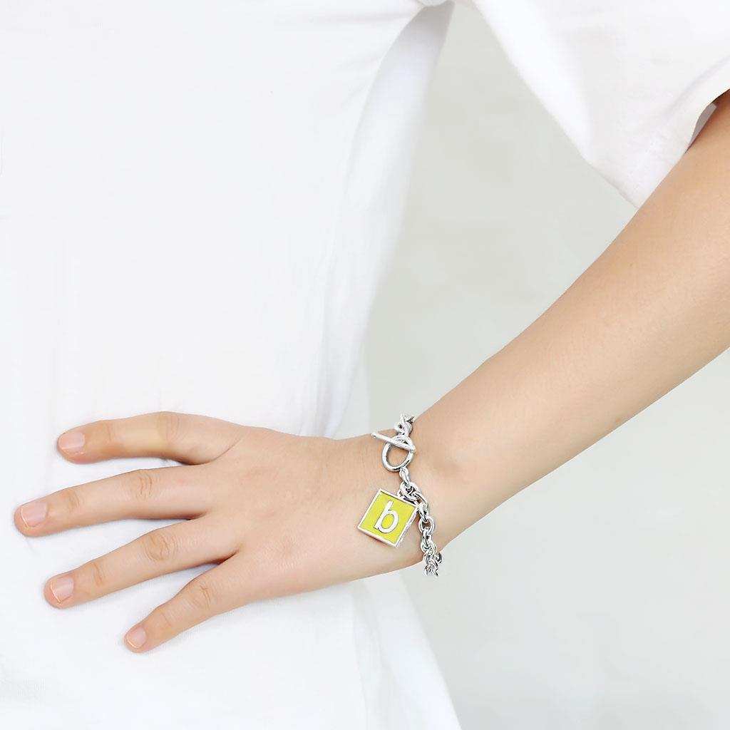 LO4641 - High-Polished Brass Bracelet with Epoxy in Emerald - Alamode - Flyclothing LLC