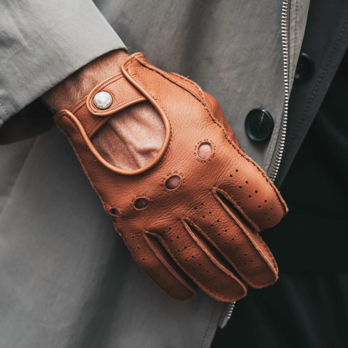 Leonardo (brown) - Italian driving gloves made of American deerskin leather
