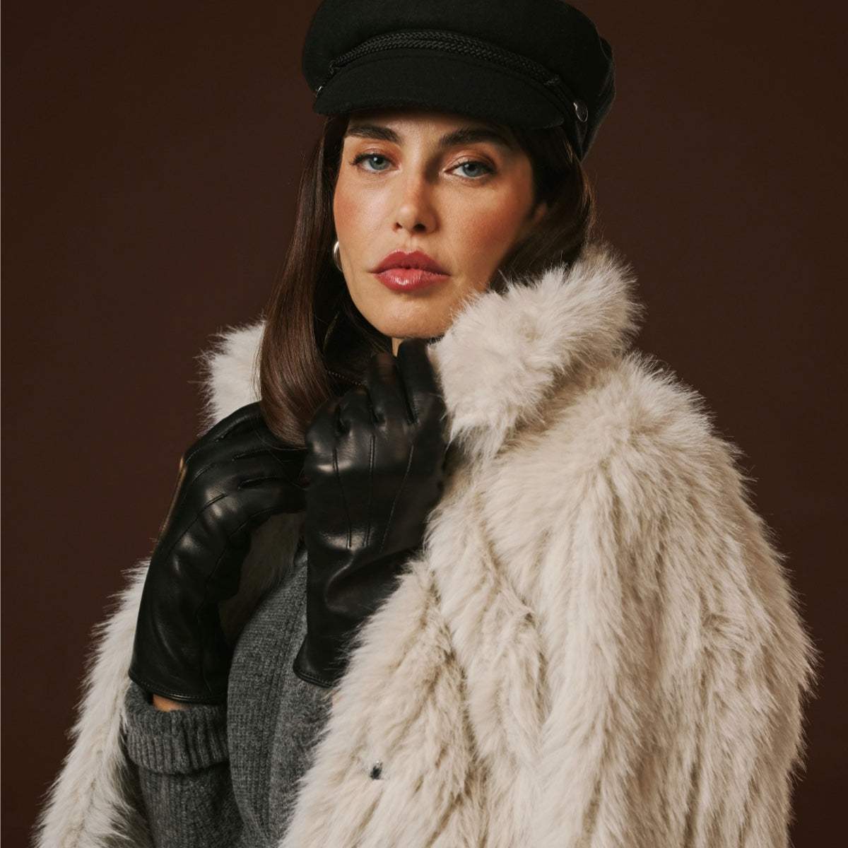 Luciana (black) - Extended women’s Italian lambskin leather gloves with rabbit fur lining