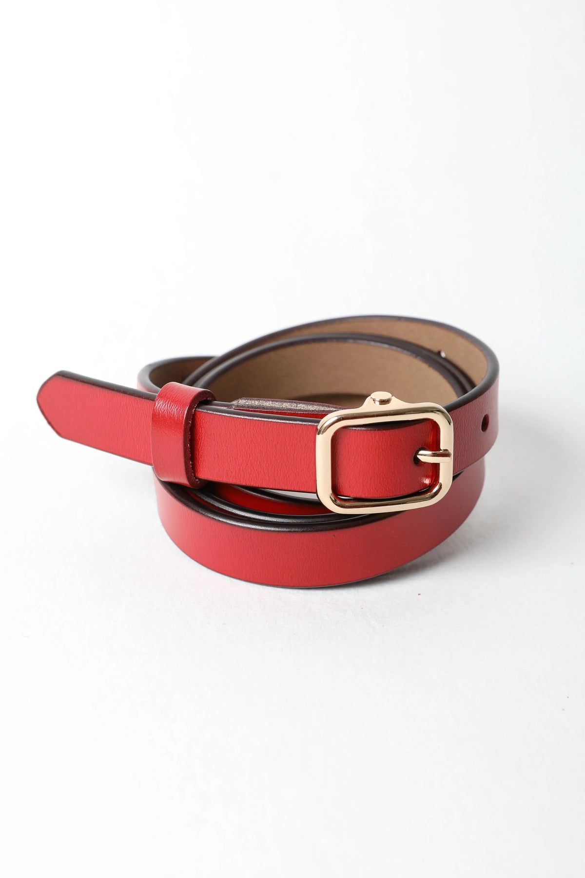 Versatile Skinny Leather Belt – Perfect for Any Outfit 💫