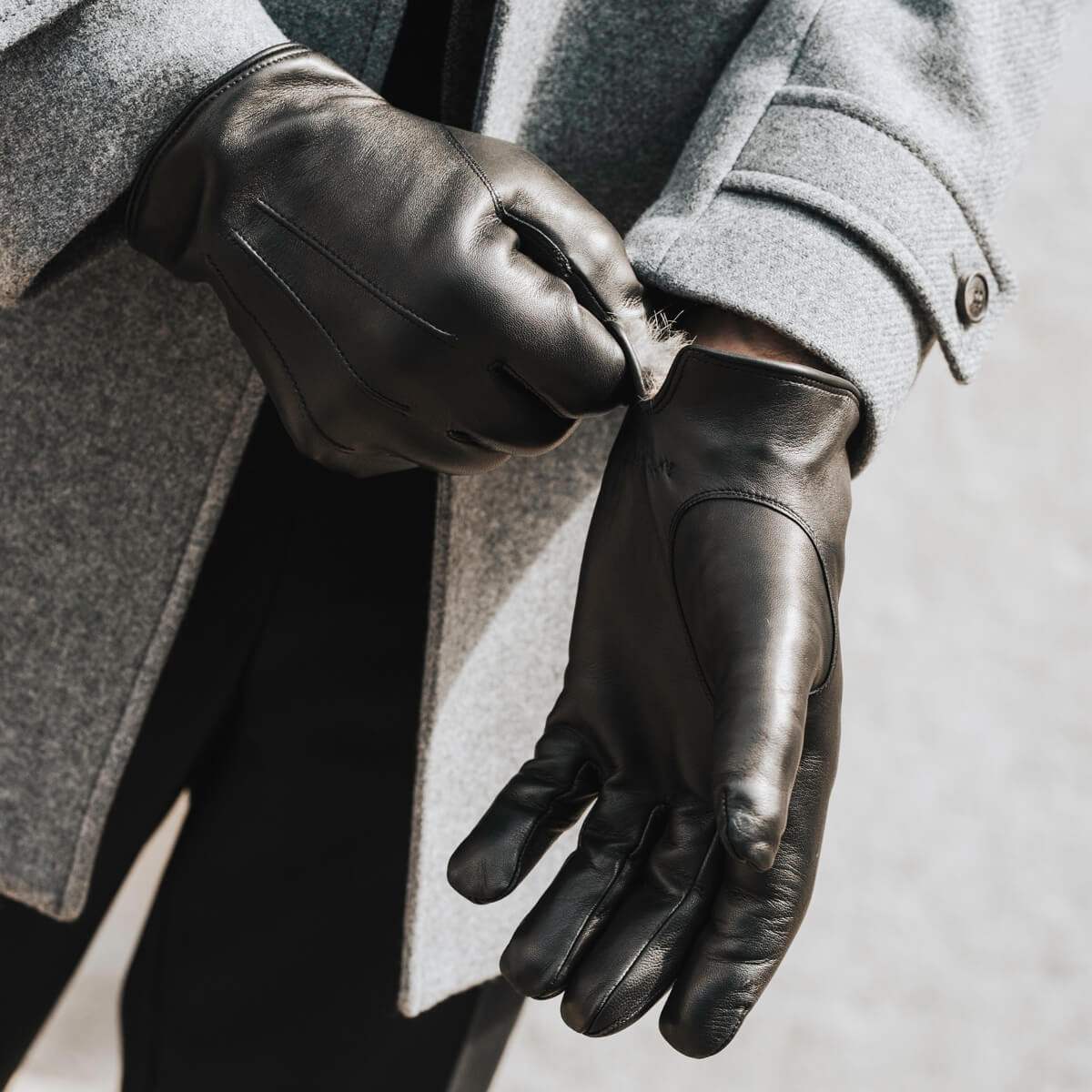 Marco (black) - Italian lambskin leather gloves with brown rabbit fur lining