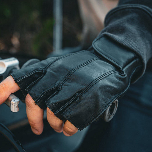 8235.00 - Mens Fingerless Leather Gloves