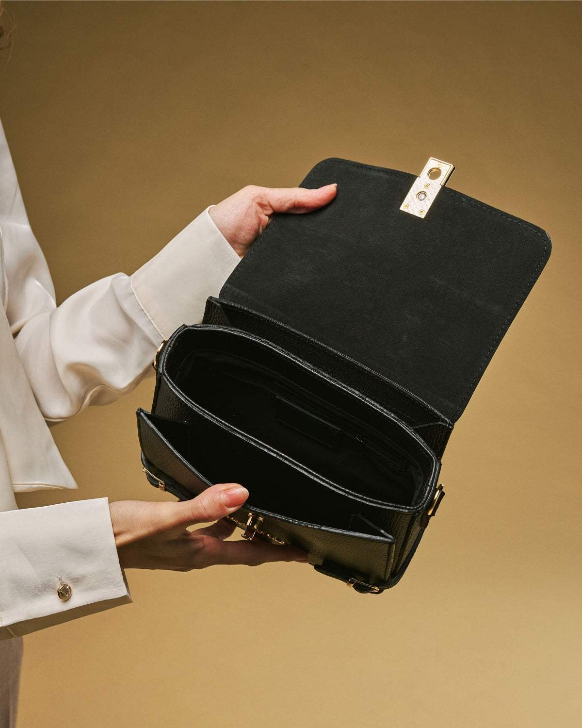 Mirella (black) - Italian calf leather women's crossbody bag (with shoulder strap) - Leather Gloves Online - Flyclothing LLC