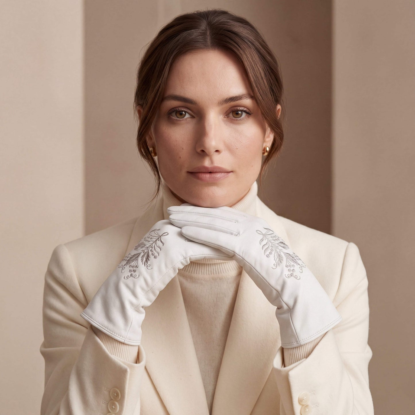 PZ01G (white) – Unlined Italian lambskin embroidered dress gloves