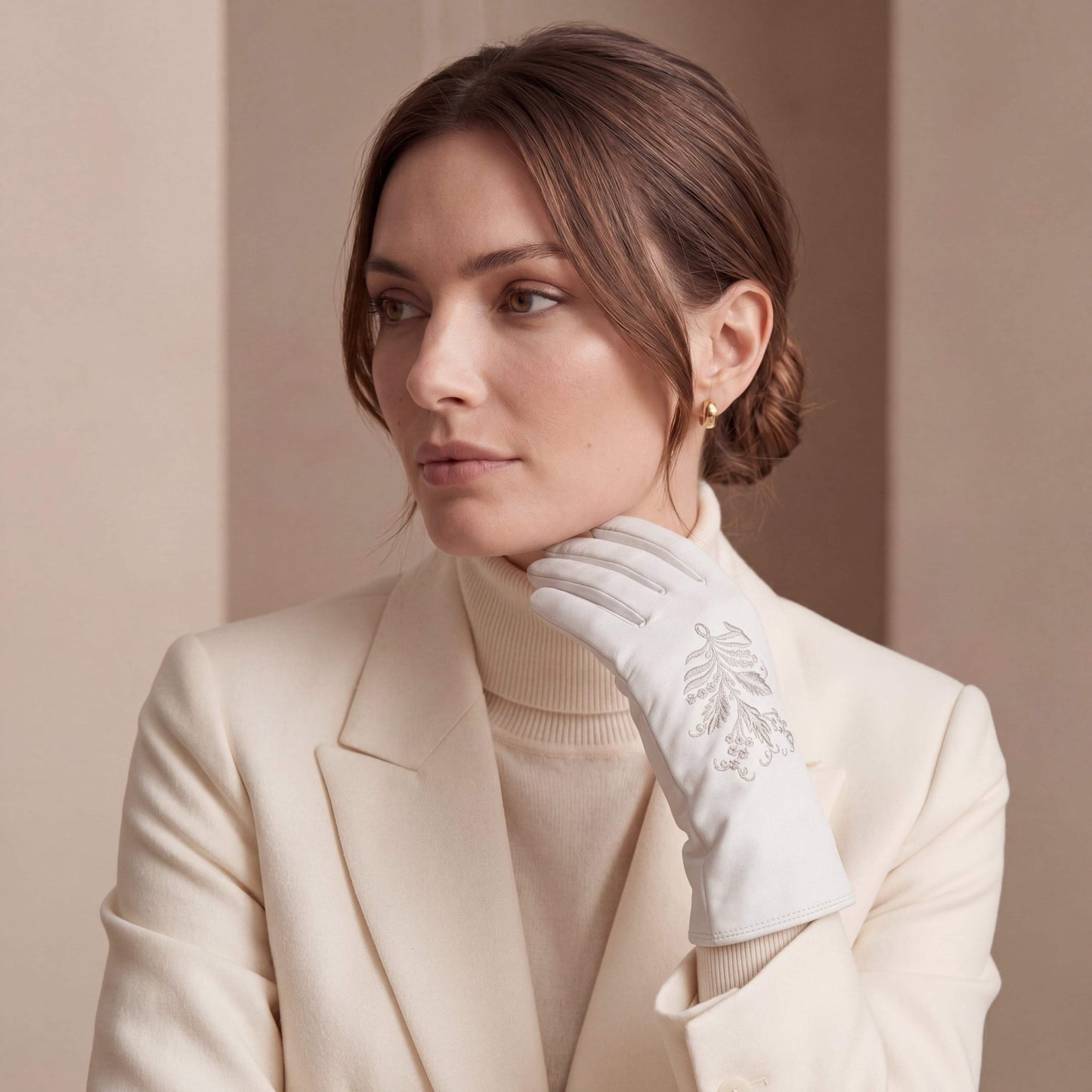 PZ01G (white) – Unlined Italian lambskin embroidered dress gloves