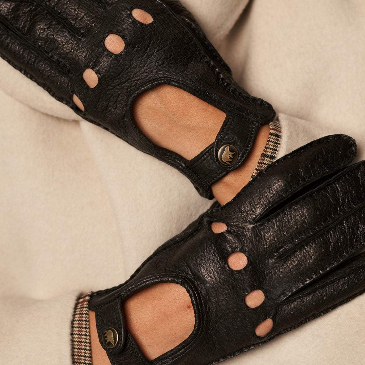 Raffaella (black) – Luxurious Italian peccary driving gloves - Leather Gloves Online - Flyclothing LLC