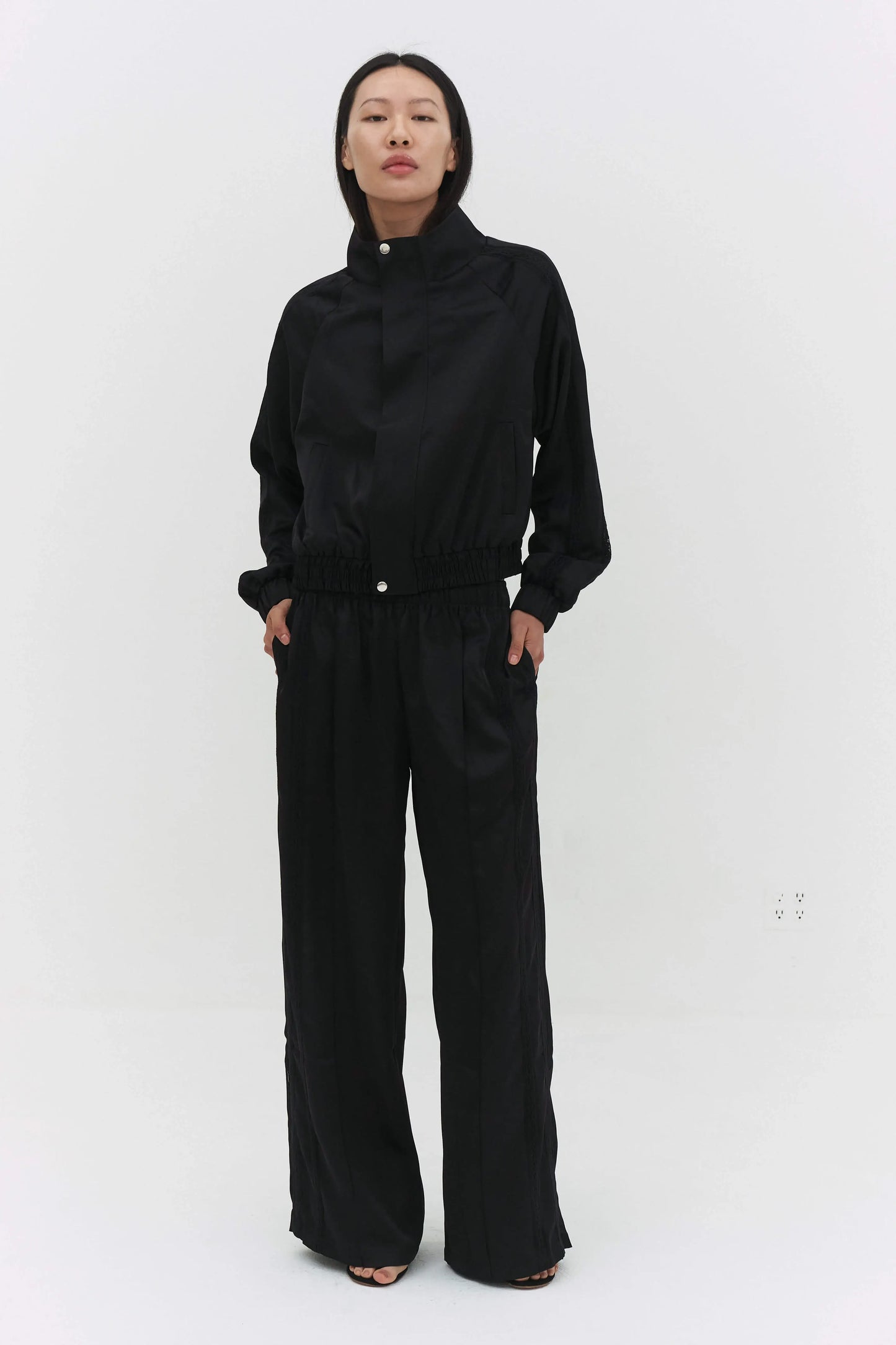 LEISEU TRACK JACKET IN BLACK