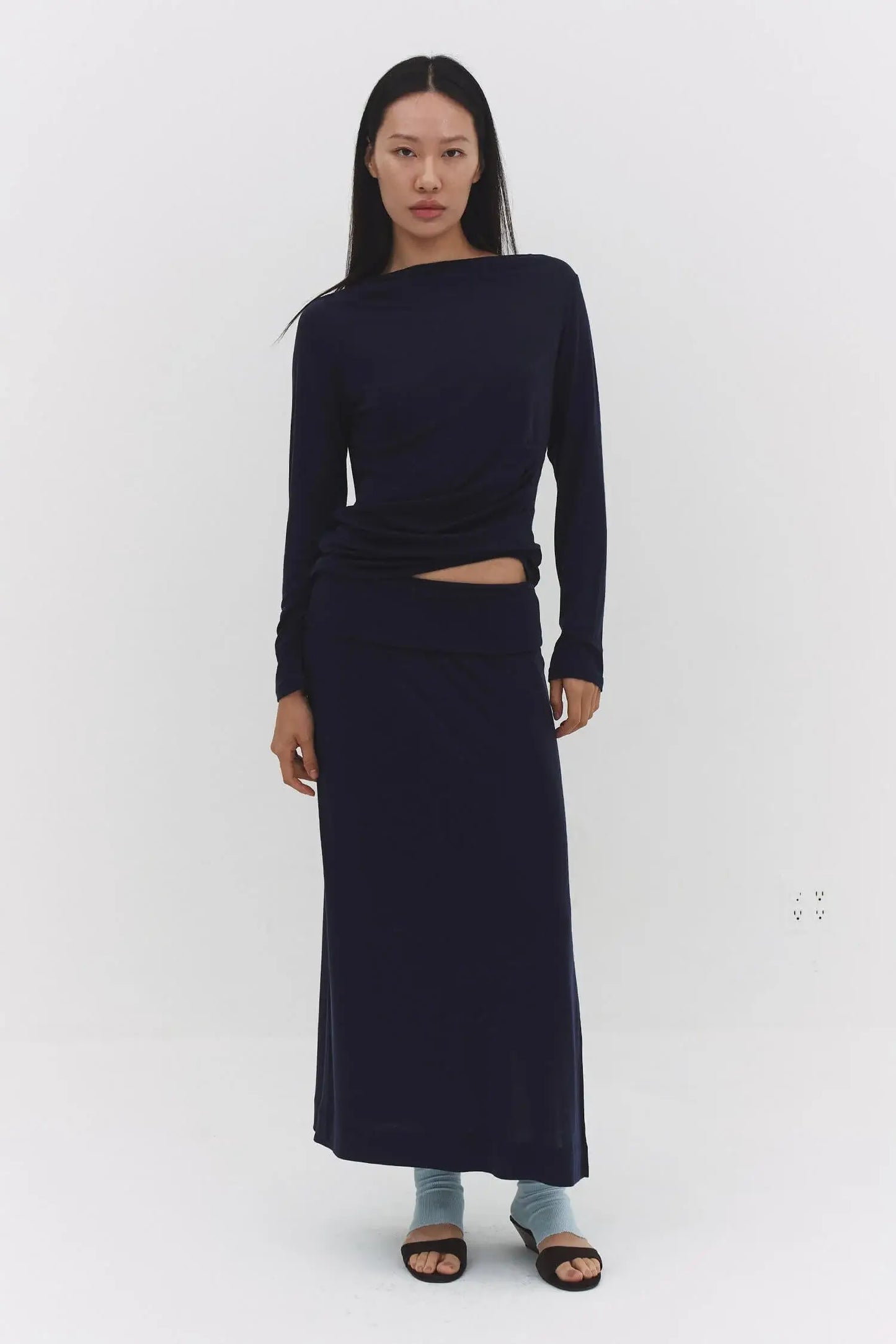 NARAE LONG SLEEVE TOP IN NAVY