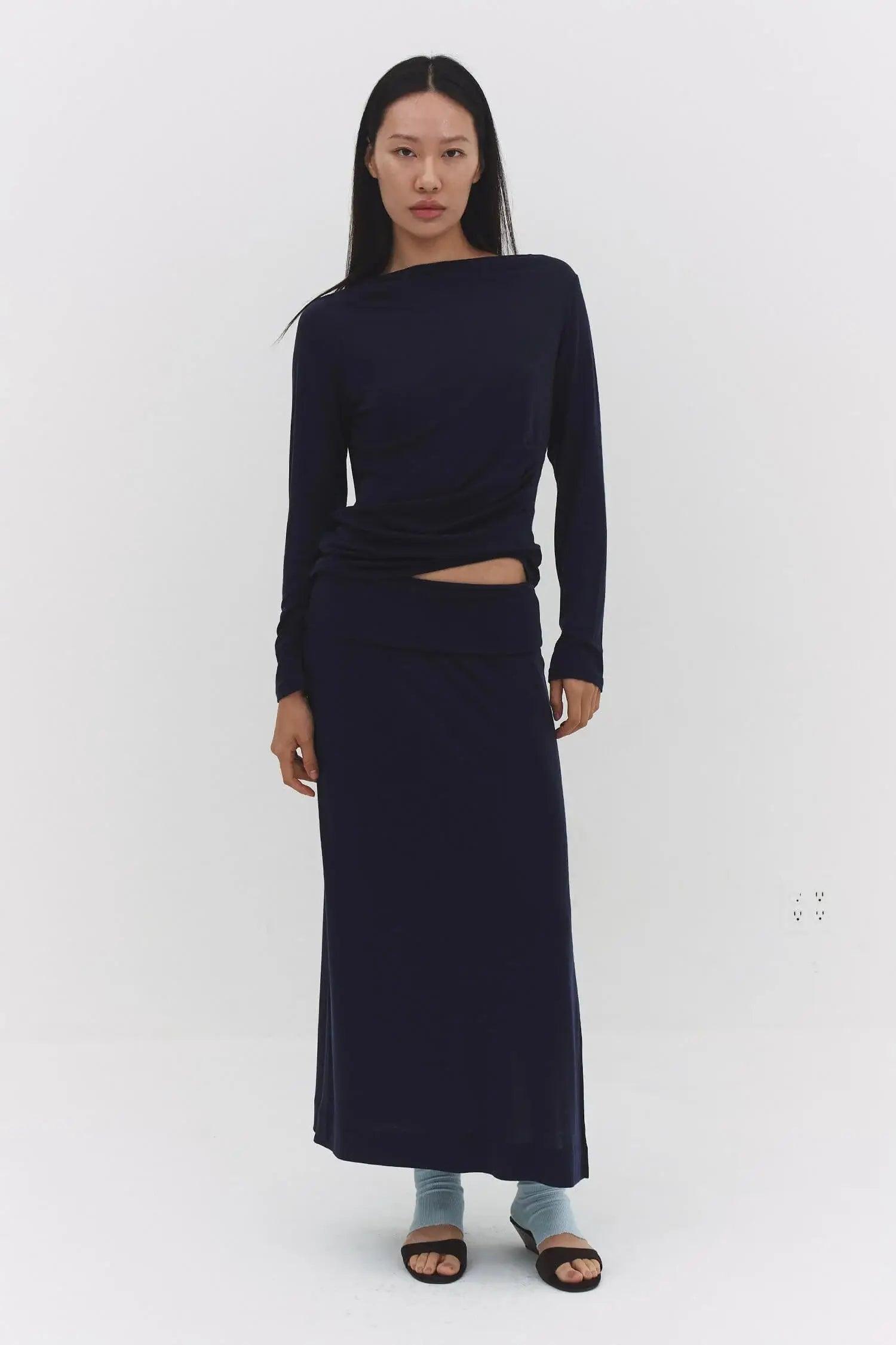 NARAE LONG SLEEVE TOP IN NAVY