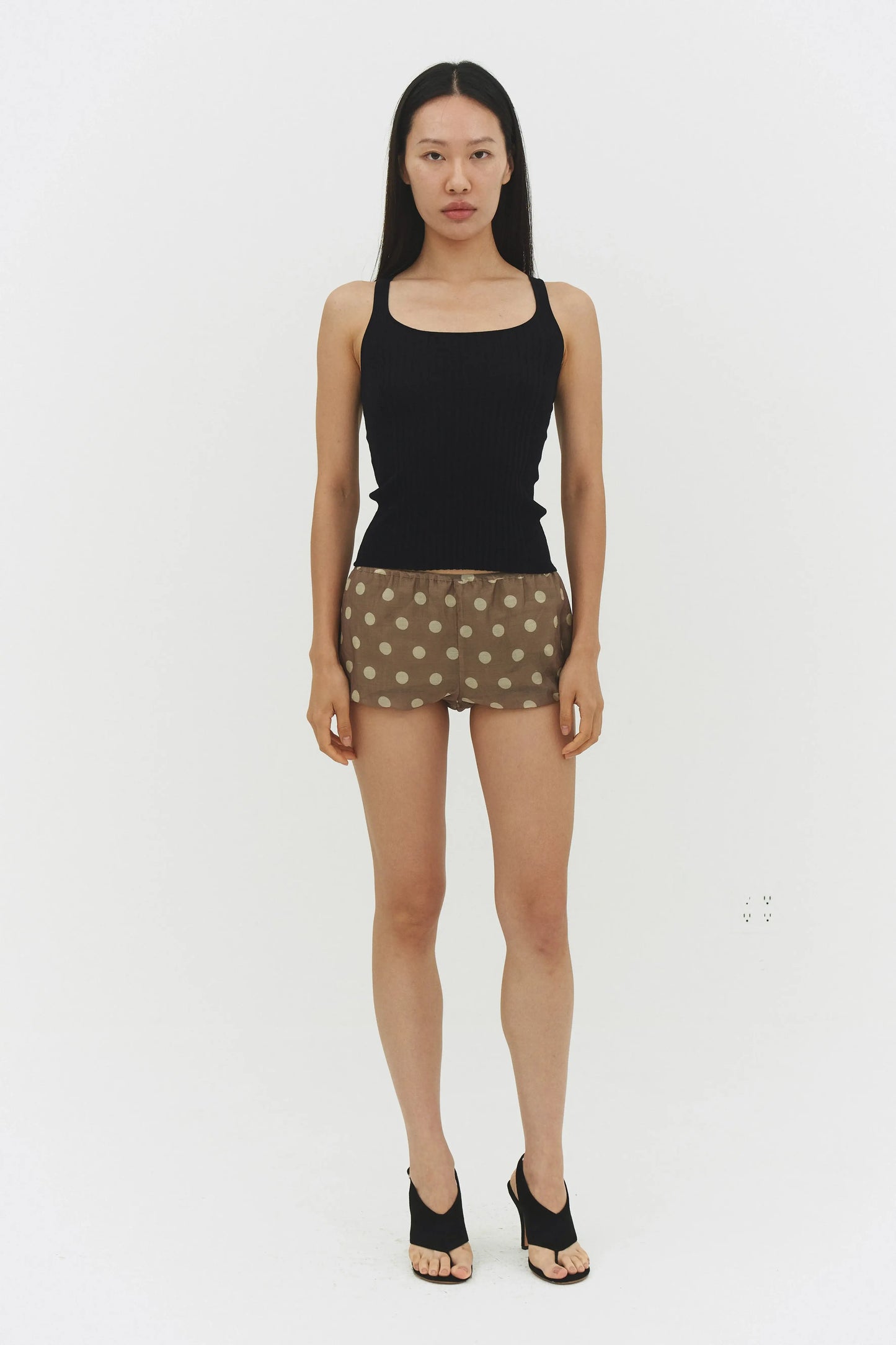 RIBBED KNIT TANK TOP IN BLACK