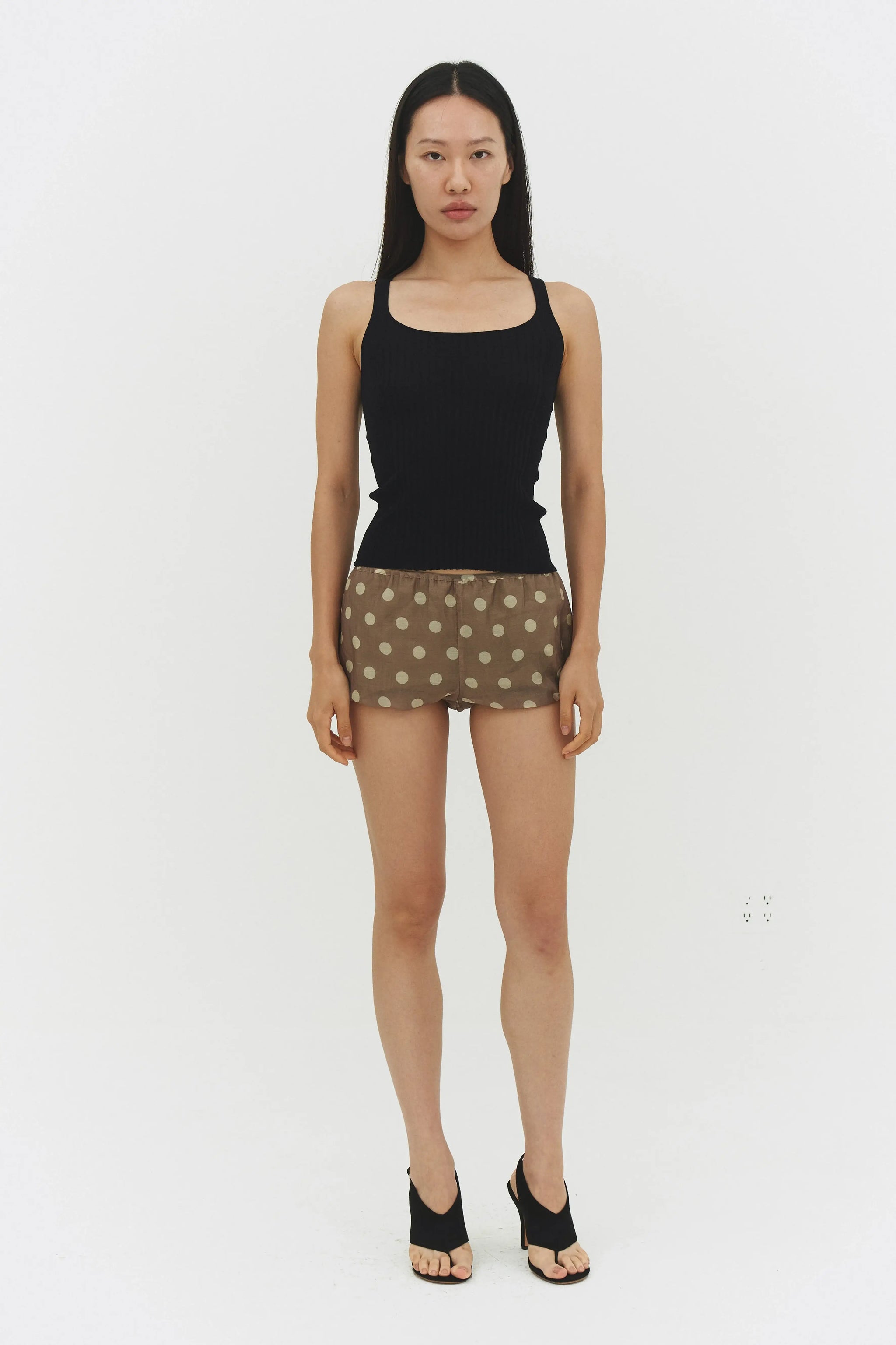 RIBBED KNIT TANK TOP IN BLACK