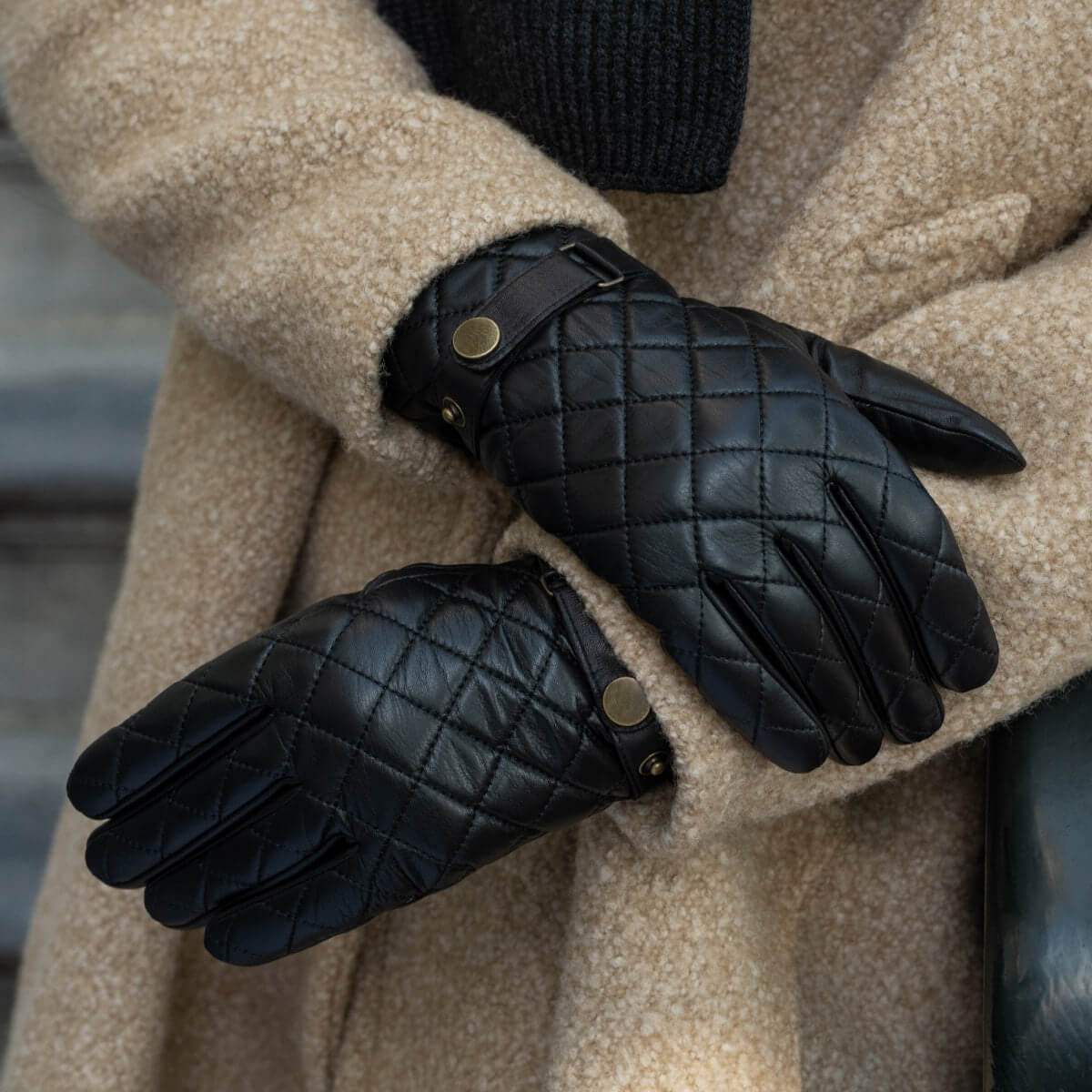 Sebastian (black) – Sheepskin leather gloves with snap closure & touchscreen feature - Leather Gloves Online - Flyclothing LLC